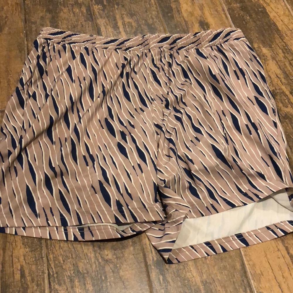 Outdoor voices XL 9” shorts